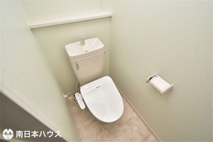 【トイレ】温水洗浄便座機能付きのトイレです!寒い日でも便座が温かく、あると嬉しい設備です♪