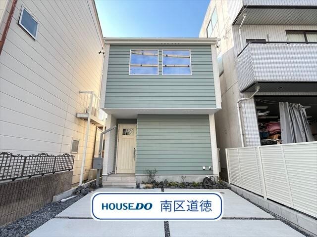 【外観】
3階にロフト、玄関にSIC、6.8帖洋室にWICが完備!収納豊富な住まいです♪
名鉄常滑線/豊田本町駅 徒歩約10分、名城線/堀田駅 徒歩約17分とアクセス良好◎
(2025年10月30日撮影)