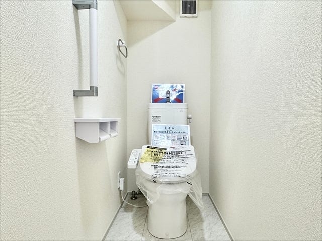 トイレ:トイレにはウォシュレット機能付です。寒い時期も便座を温かくでき安心して座ることができますね。