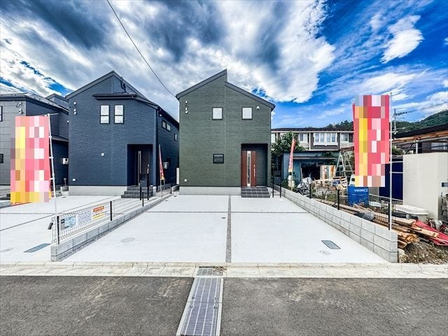 駐車場:並列で2台駐車することができます。お友達が来た時に入替不要なのはうれしいですね。