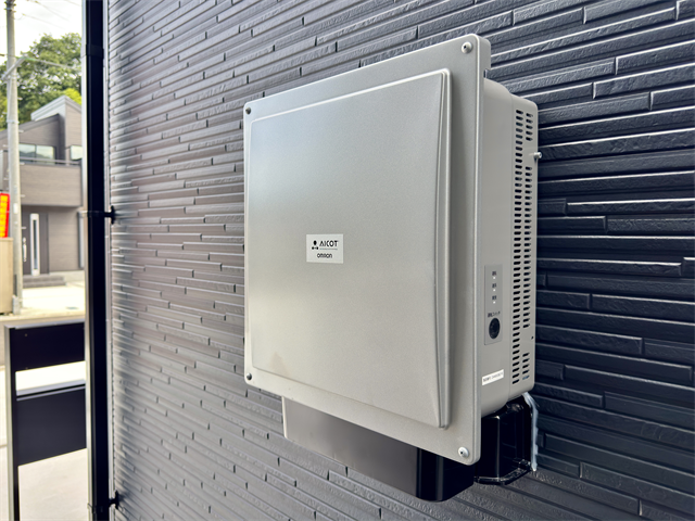 太陽光発電:電気代を節約できるだけでなく、災害時の電気の供給にも利用できます。