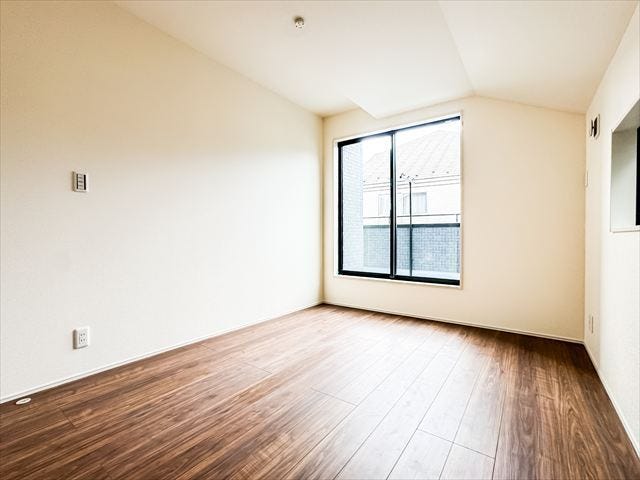 6帖洋室:バルコニーへ出入りのできる洋室。大型の寝具なども直接バルコニーで干すこともできますね。