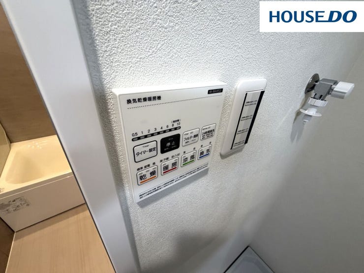 24時間換気機能付浴室暖房乾燥機で季節や天気関係なく毎日がお洗濯日和♪暖房機能でヒートショックになりにくいので寒い冬場も安心☆夏に嬉しいさわやか涼風運転付☆