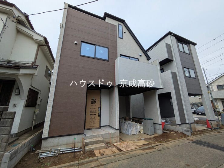 爽やかな青空の下に贅沢なほどに降り注ぐ陽光、豊かな居住性と、クオリティ。住まうことの喜びを感じさせてくれます。