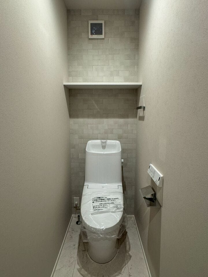 1・2階にトイレがございます♪朝の忙しい時間帯も待たずにすみそうですね♪