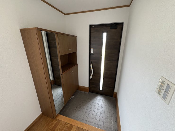 室内(2026年6月)撮影
◎現地案内予約受付中!◎
全身鏡付きのシューズインクローゼット!お出かけ前の身支度もばっちりですね♪