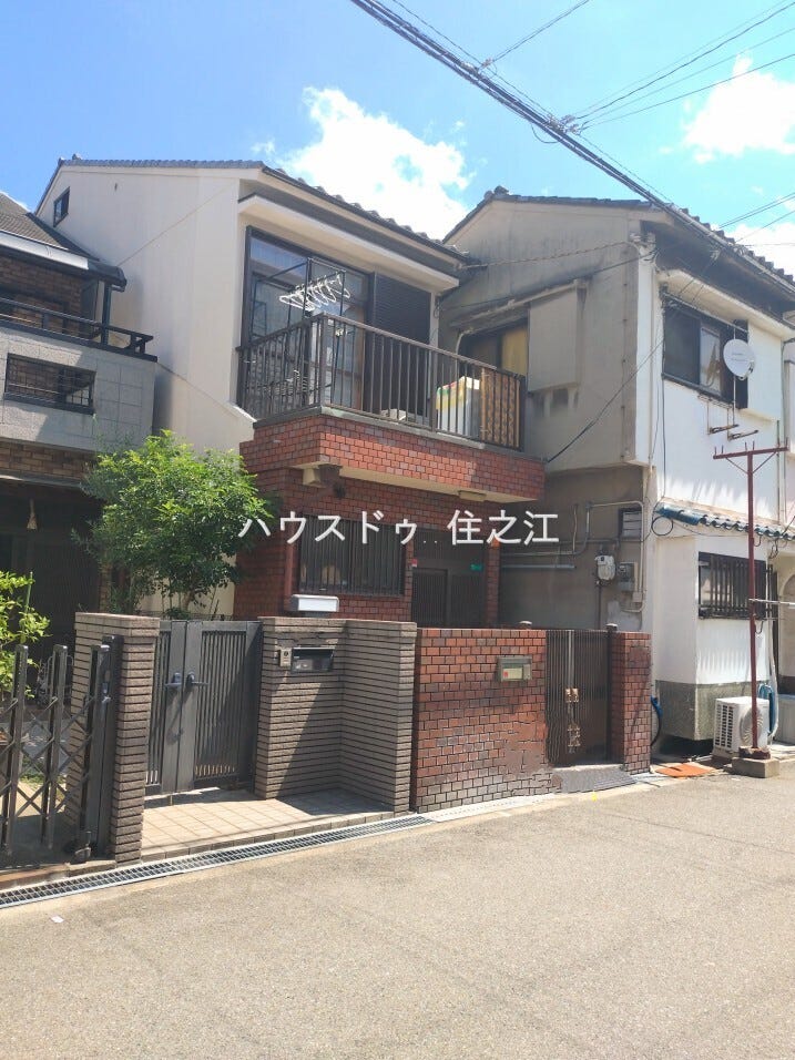 ★門扉付きの玄関ですので防犯対策にもなりますね♪