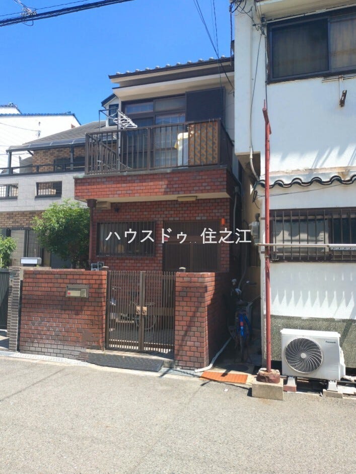 ★玄関廻りは若干スペースがございますので物置スペースとしてもご利用頂けます♪