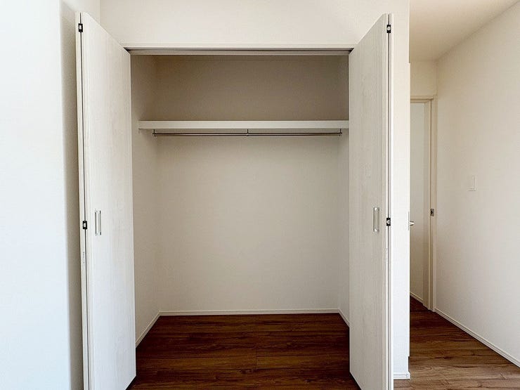 全室に収納が有り、家族みんなの荷物も十分納まります♪