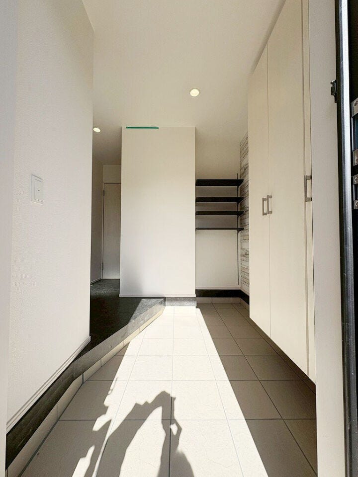 奥行のある広々とした玄関♪