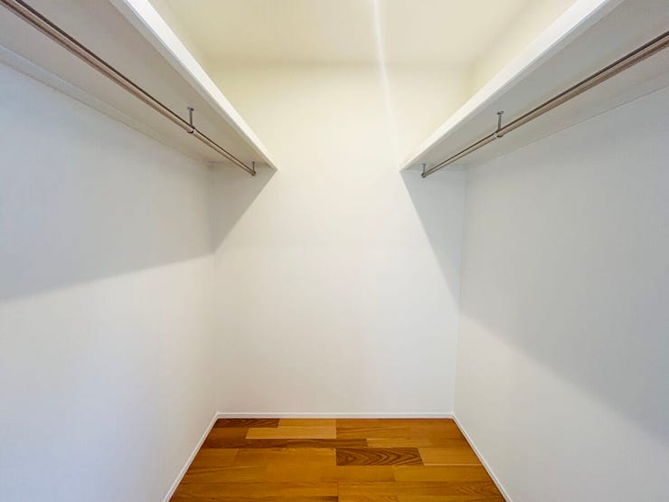 ◇主寝室のウオークインクローゼットは広めなので沢山の洋服が収納できます(^^)/