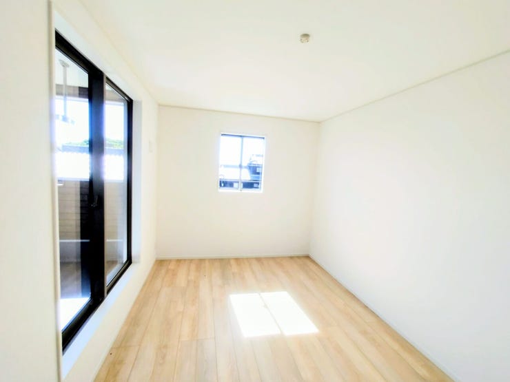 2階バルコニー側
8帖洋室