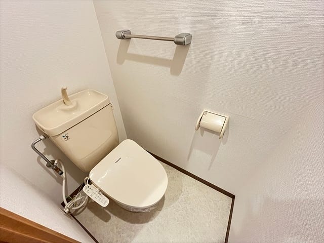 ウォシュレット機能付です!タオル掛けやペーパーホルダーも完備されています♪
(2025年9月4日撮影)