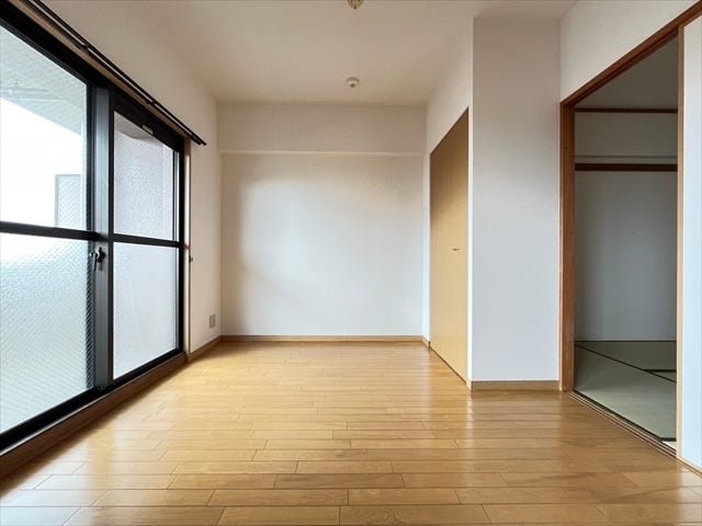 4.5帖洋室:リビング横の洋室です。ワークスペースやキッズルームにも◎ 暮らしに合わせて使えるつながりのある一室。
(2025年9月4日撮影)