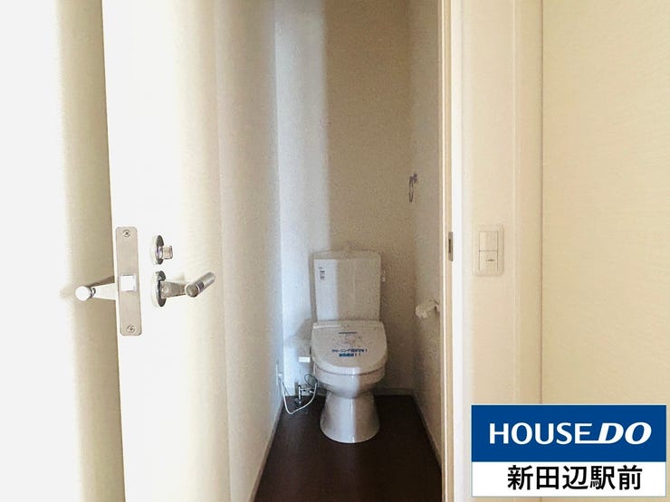 1Fトイレは足元が広く窮屈間のないトイレです。