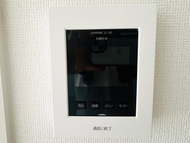 モニター付きインターホンは安心ですね。