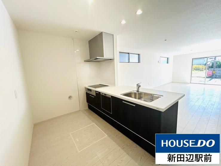 家事をしながらもお子様が遊んだり、食事をするのを見守れます。家族との会話もしやすいのでコミュニケーションがふえますね。