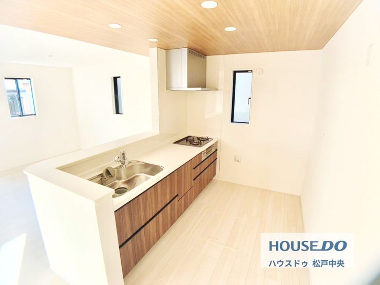 ◎キッチン(12/5撮影)
ご家族と会話を楽しみながらお料理できる!リビングで遊ぶお子様を見守りながら支度や後片付けができるのも◎ですね!