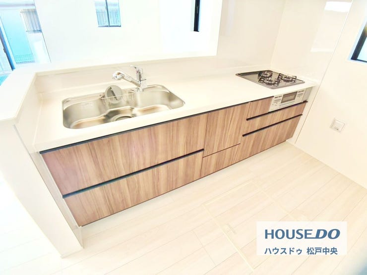 ◎キッチン(12/5撮影)
スライド収納タイプのシステムキッチンは、毎日使いやすく奥様にもうれしいキッチンに。