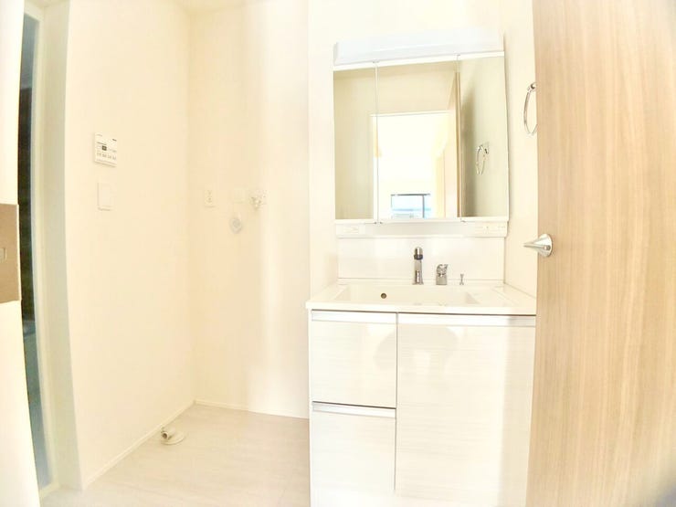 ◎洗面台(12/5撮影)
洗面にはたっぷり水をためられるので、頑固な汚れのつけおき洗いなどにも便利です!