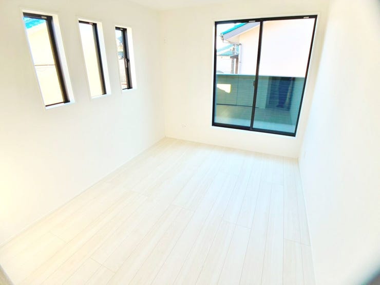 ◎洋室(12/5撮影)
全室フローリング!
掃除機などをかける際もラクラクです◎
お掃除ロボットもスムーズにお掃除できます!