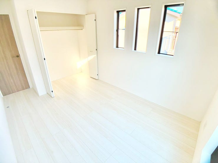 ◎収納(12/5撮影)
収納扉は折戸扉になっているので、最小限のスペースで開閉が可能です◎