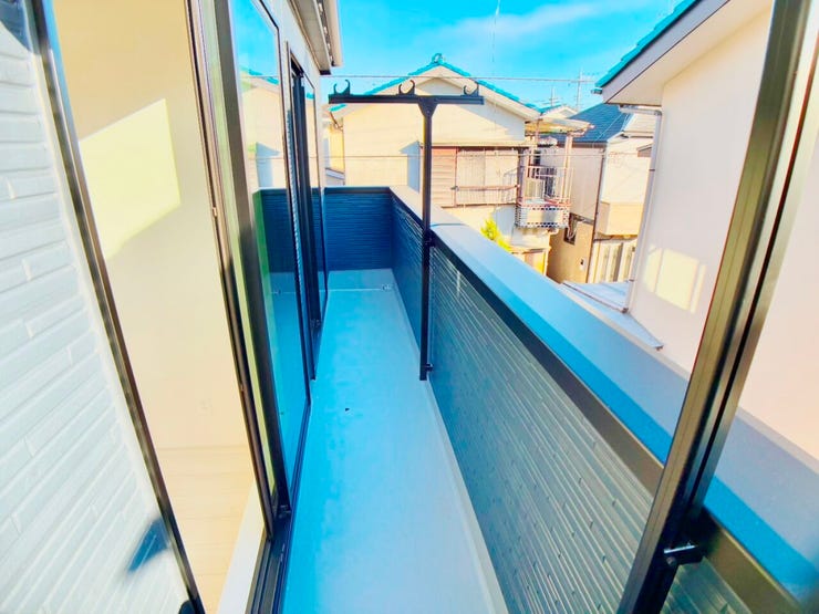 ◎バルコニー(12/5撮影)
南向きのバルコニーは日当たりも良く、洗濯物も気持ち良く干せそうです!