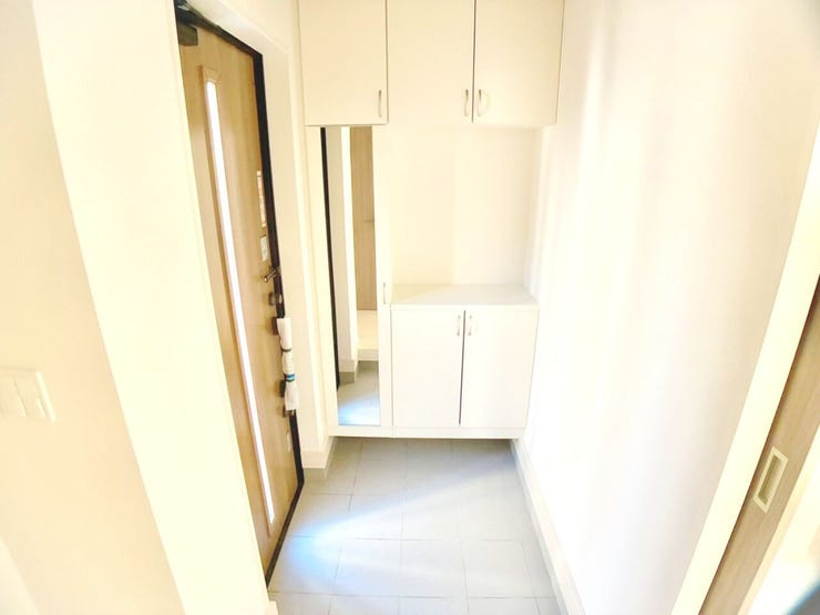 ◎玄関(12/5撮影)
たっぷり収納できるシューズボックス!姿鏡も付いているのでお出かけ前の身支度もばっちり!