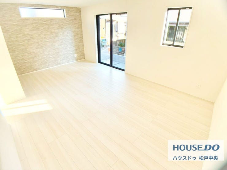 ◎リビング(12/5撮影)
キッチンからリビング一面を見渡せる、開放感のある対面キッチンです!