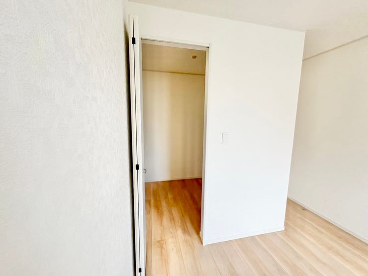 ◎WIC:3号棟(9/20撮影)
収納力が嬉しいウォークインクローゼット。掃除機をそのまま持ち込めるので大掃除もらくちん!