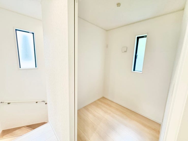 ◎テレワークスペース:3号棟(9/20撮影)
2帖の広さで、仕事用の荷物も置けて自宅での仕事もはかどりそうですね!