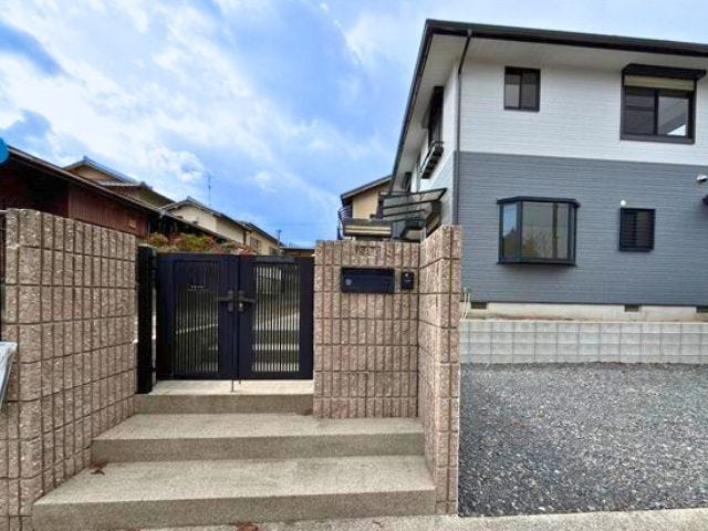 玄関門扉があることで玄関前まで不審な訪問者が来ることが亡くなりますね
(2026年1月29日 撮影)