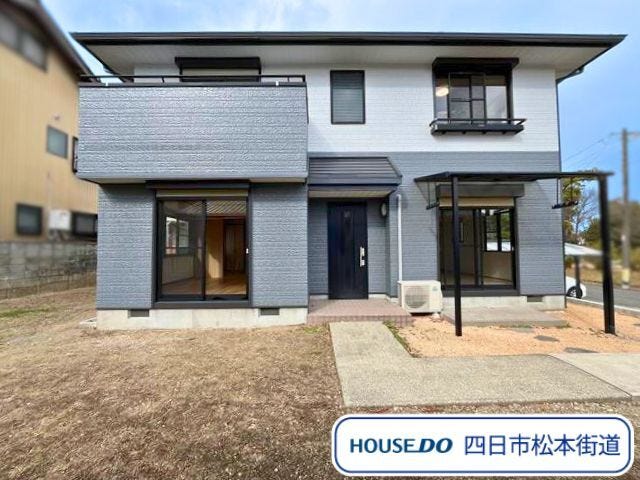 【外観】
菰野小学校/菰野中学校エリアの閑静な住宅街に建つ5LDK♪2026年2月リフォーム済!周辺環境の確認がてら一度ご見学してみませんか?
(2026年1月29日 撮影)