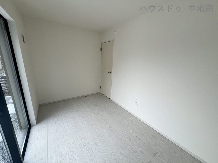 リビング横の5帖の洋室♪