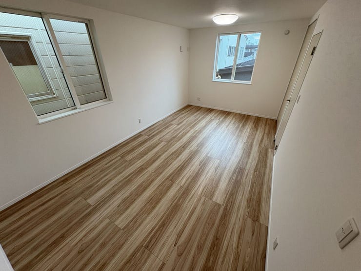 室内(2025年10月)撮影
◎本日案内可能◎
仕切らずに、小さなお子様2人の共同部屋としてもお使いいただけます♪