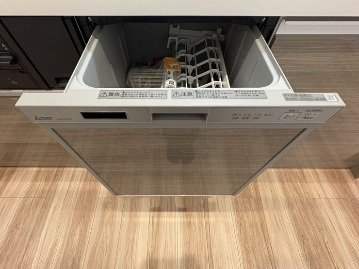 設備(2025年10月)撮影
◎本日案内可能◎
食器洗浄乾燥機は、高温で食器を洗い衛生的!拭く手間も省けて家事時間の短縮になります♪