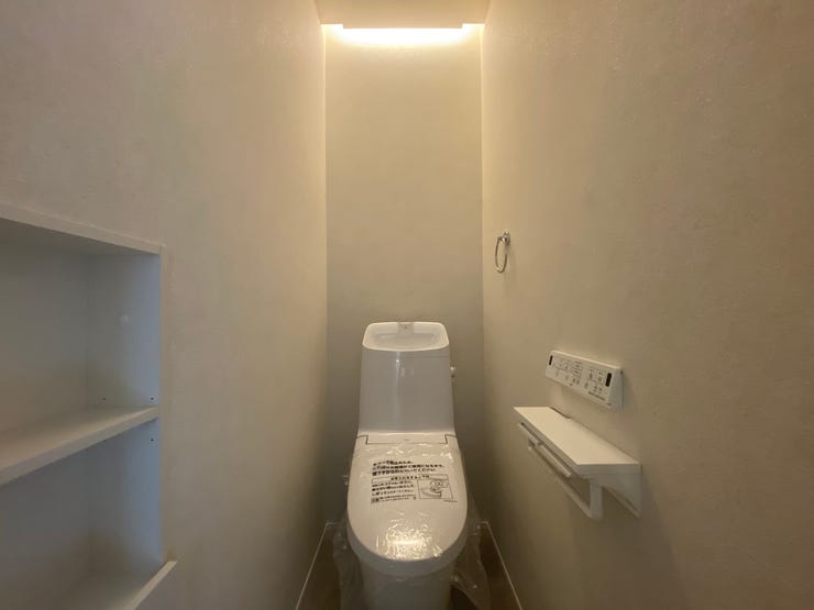 間接照明がおしゃれなトイレです!