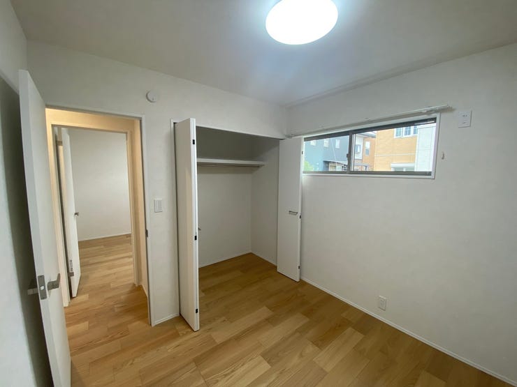4.5帖の洋室です。
全居室収納が付いています!