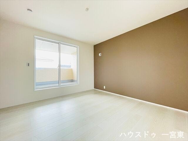 【8帖】
広さがあるので主寝室としても良いですね。南側はインナーバルコニーに繋がっており、お布団もすぐに干せます。