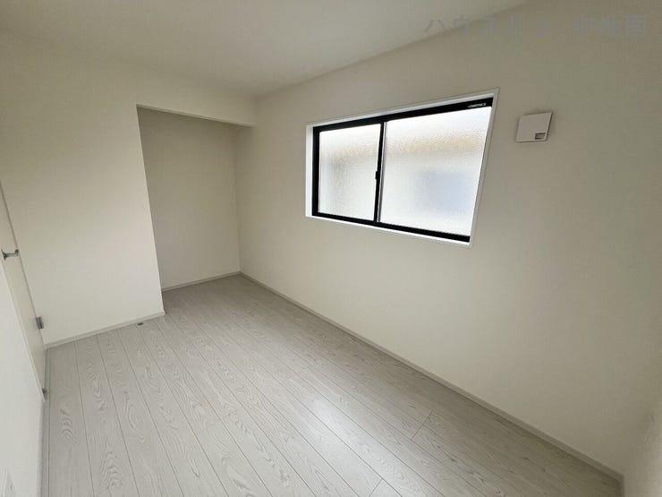 趣味部屋・書斎としても利用できる5帖の洋室♪