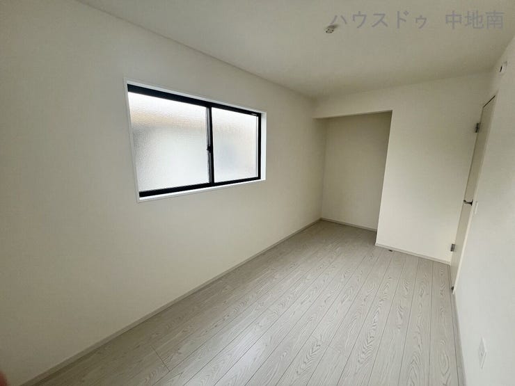 子供部屋に最適な5.6帖の洋室♪