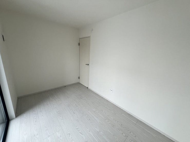 リビングからも行き来できる1階5帖の洋室♪