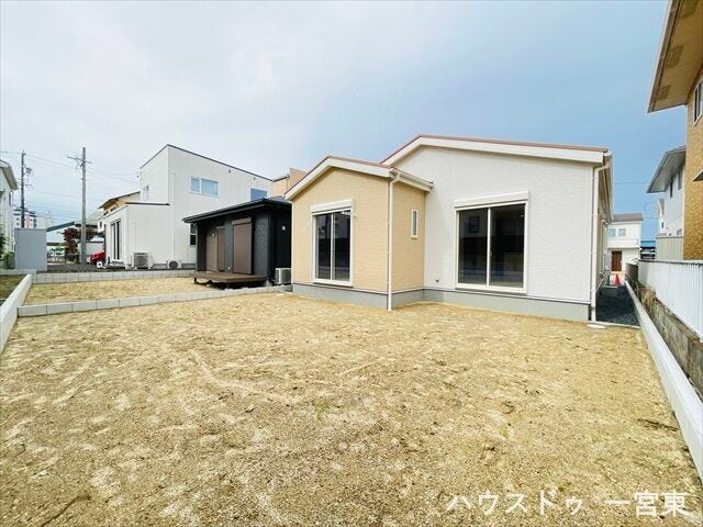 遊具を置いたり、砂遊びをしたり、お子様と一緒に楽しめるお庭になりそうですね。家族でバーベキューなども楽しめそうです♪