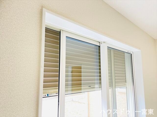 ≪シャッター雨戸≫雨風や飛来物から窓を守ってくれます。騒音の軽減や、日差しを遮ることでエアコン効率も高められます◎