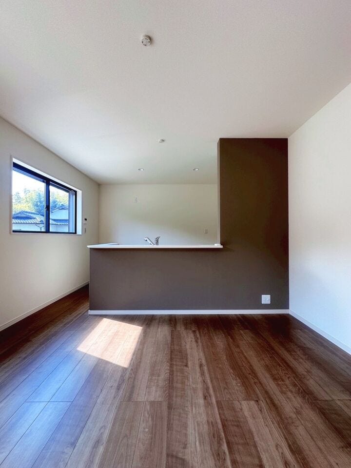 アクセントクロスがオシャレなダイニングキッチンです♪