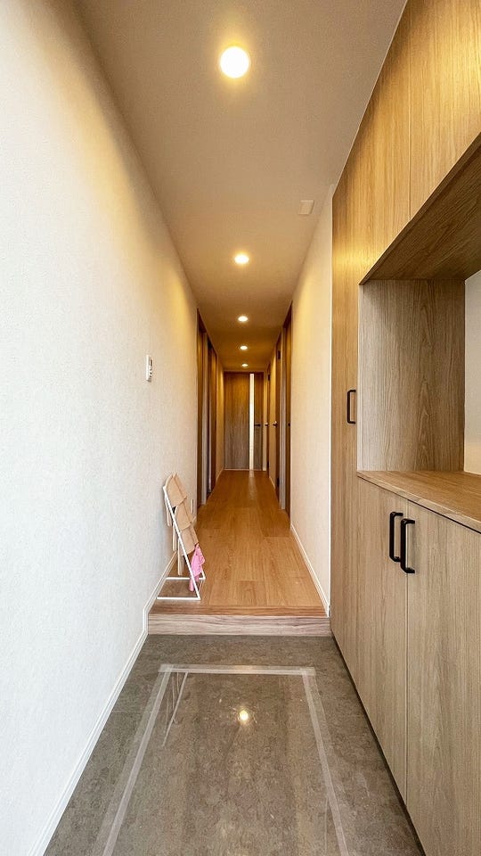 シューズボックスの上には十分な空間があるので、趣味の物やお花を飾ってみても素敵です