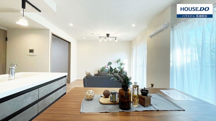 キッチンとテーブルが近いレイアウトは、できたての料理をすぐに運ぶことができるので実用性も良いですね。