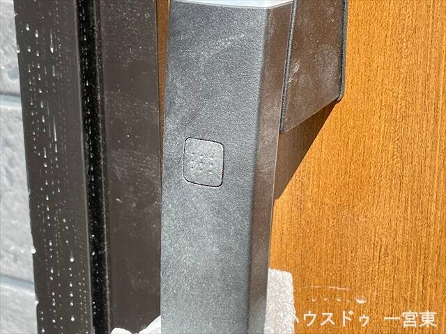 【スマートキー】
スマートキーを採用しており、鍵の操作が簡単でスムーズに行えます!セキュリティ面も安心の設計です。