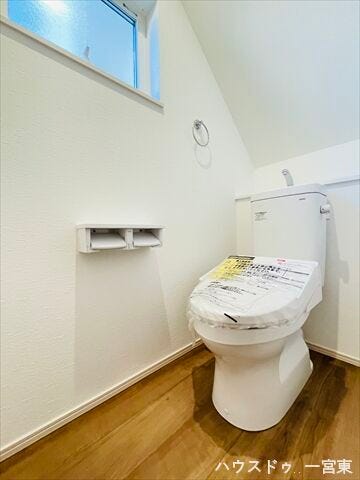 2カ所に省エネ仕様のトイレを採用しました!2階から階段を降りなくてもいいので、お部屋からの移動が短縮できます。