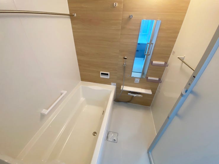 室内(2025年9月)撮影
◎本日案内可能◎
毎日の入浴に満足いただける、ゆったりサイズの換気暖房乾燥機付きユニットバスです♪